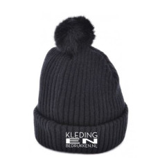 Gebreide Beanie met pompoen incl. een borduring